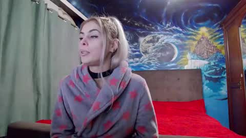 Snapshot of blonde4pasion chatting on January 14, 8:15 pm blonde4pasion online show from January 14, 8:15 pm