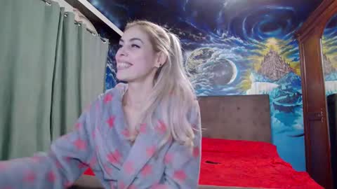 Snapshot of blonde4pasion chatting on January 16, 8:46 pm blonde4pasion online show from January 16, 8:46 pm