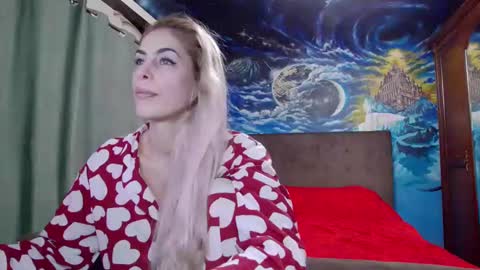 Snapshot of blonde4pasion chatting on January 19, 6:53 pm blonde4pasion online show from January 19, 6:53 pm