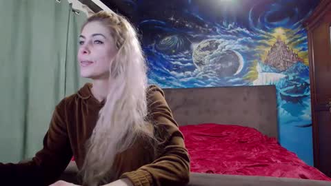 Snapshot of blonde4pasion chatting on February 21, 4:48 pm blonde4pasion online show from February 21, 4:48 pm