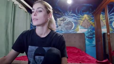 Snapshot of blonde4pasion chatting on March 2, 7:23 pm blonde4pasion online show from March 2, 7:23 pm