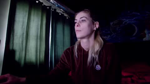 Snapshot of blonde4pasion chatting on March 3, 9:33 am blonde4pasion online show from March 3, 9:33 am