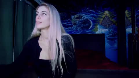 Snapshot of blonde4pasion chatting on March 7, 8:11 pm blonde4pasion online show from March 7, 8:11 pm