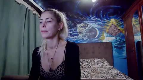 Snapshot of blonde4pasion chatting on October 4, 4:43 am blonde4pasion online show from October 4, 4:43 am