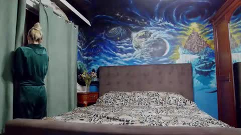 Snapshot of blonde4pasion chatting on October 4, 4:49 pm blonde4pasion online show from October 4, 4:49 pm