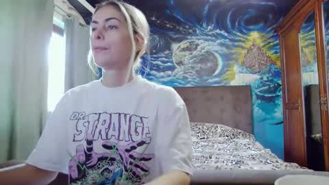 Snapshot of blonde4pasion chatting on October 14, 8:37 am blonde4pasion online show from October 14, 8:37 am