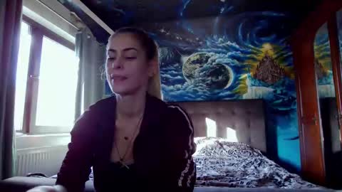 Snapshot of blonde4pasion chatting on October 16, 1:01 pm blonde4pasion online show from October 16, 1:01 pm