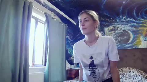 Snapshot of blonde4pasion chatting on October 20, 10:49 am blonde4pasion online show from October 20, 10:49 am