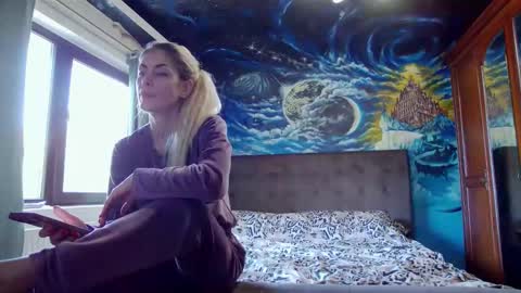 Snapshot of blonde4pasion chatting on October 28, 11:25 am blonde4pasion online show from October 28, 11:25 am