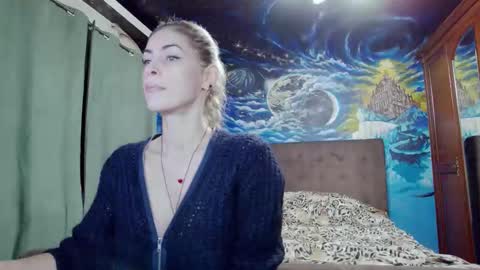 Snapshot of blonde4pasion chatting on October 31, 4:30 pm blonde4pasion online show from October 31, 4:30 pm