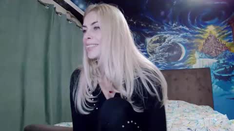 Snapshot of blonde4pasion chatting on November 22, 4:50 pm blonde4pasion online show from November 22, 4:50 pm