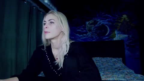 Snapshot of blonde4pasion chatting on November 23, 5:35 pm blonde4pasion online show from November 23, 5:35 pm