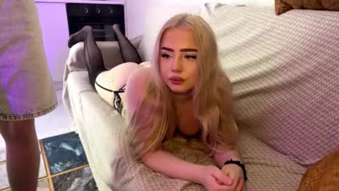 blonde8888 online show from June 14, 11:51 pm