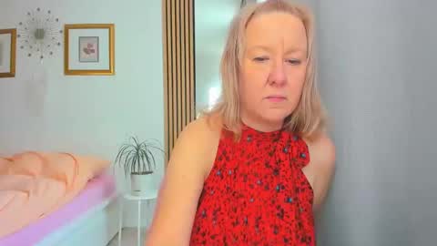 Nicole online show from February 9, 8:54 am