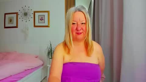 Nicole online show from March 28, 8:47 am