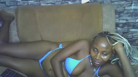 Snapshot of blonde_creamy chatting on March 20, 10:47 pm blonde_creamy online show from March 20, 10:47 pm