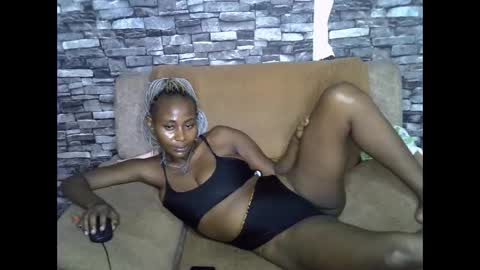 Snapshot of blonde_creamy chatting on March 21, 8:19 am blonde_creamy online show from March 21, 8:19 am