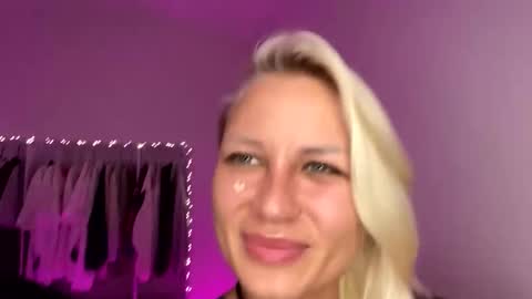 blonde_fuck_couple online show from March 26, 12:44 pm