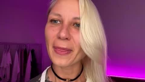 blonde_fuck_couple online show from April 10, 1:05 pm