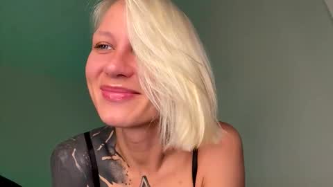 Snapshot of blonde_fuck_couple chatting on May 31, 12:19 am blonde_fuck_couple online show from May 31, 12:19 am