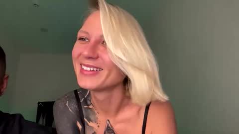 Snapshot of blonde_fuck_couple chatting on June 3, 12:24 am blonde_fuck_couple online show from June 3, 12:24 am