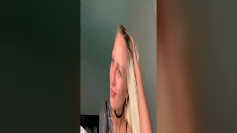 Snapshot of blonde_fuck_couple chatting on June 12, 12:31 am blonde_fuck_couple online show from June 12, 12:31 am