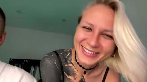 Snapshot of blonde_fuck_couple chatting on June 13, 12:19 am blonde_fuck_couple online show from June 13, 12:19 am