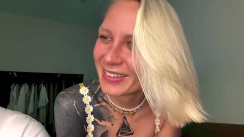 Snapshot of blonde_fuck_couple chatting on June 16, 5:54 am blonde_fuck_couple online show from June 16, 5:54 am