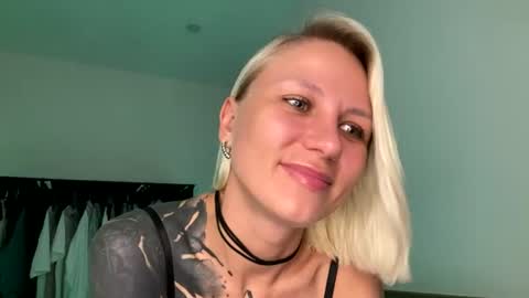 blonde_fuck_couple online show from June 20, 4:04 am