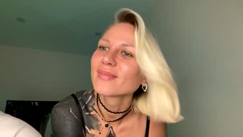 blonde_fuck_couple online show from June 29, 12:17 am