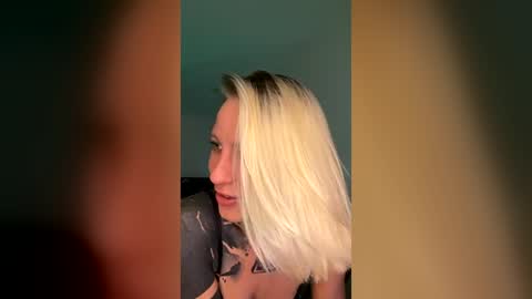 blonde_fuck_couple online show from June 30, 12:11 am