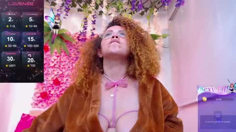 blonde_squirt_ online show from January 5, 7:39 pm