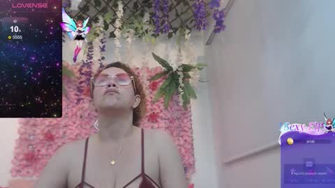 blonde_squirt_ online show from January 6, 8:01 pm