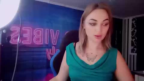 Snapshot of blonde_temptation chatting on September 19, 7:43 am Meryem online show from September 19, 7:43 am