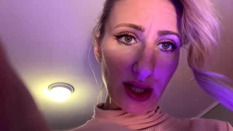 Gia  online show from November 15, 6:37 pm