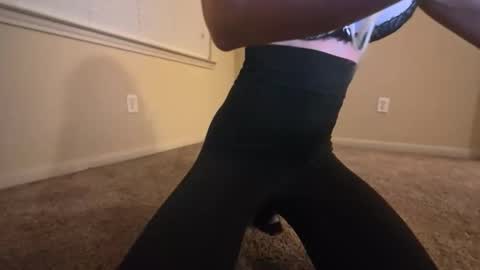 Snapshot of blondebombshell10 chatting on October 22, 3:51 am blondebombshell10 online show from October 22, 3:51 am