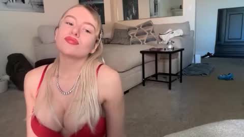 blondebunny999 online show from April 5, 7:00 pm