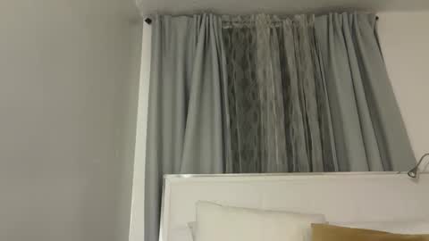 blondebunny999 online show from April 28, 2:27 am