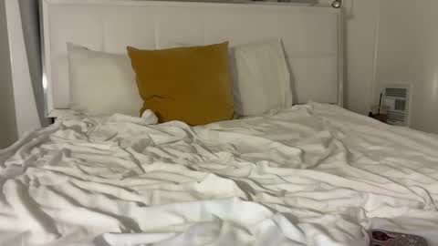 blondebunny999 online show from May 1, 12:37 am