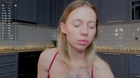 Snapshot of blondekelly chatting on June 1, 4:09 pm Kelly online show from June 1, 4:09 pm