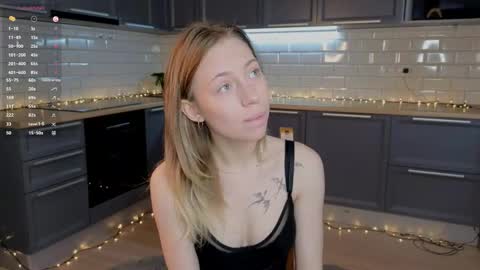 Snapshot of blondekelly chatting on June 6, 4:12 pm Kelly online show from June 6, 4:12 pm