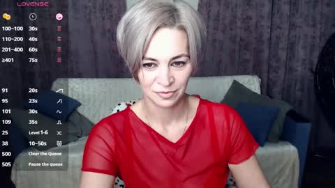 Snapshot of blondemommy_77 chatting on December 18, 10:02 pm Lola online show from December 18, 10:02 pm