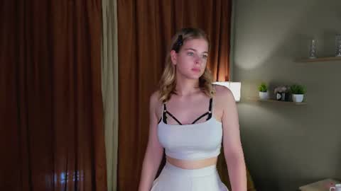 blondensinful online show from June 12, 8:35 am