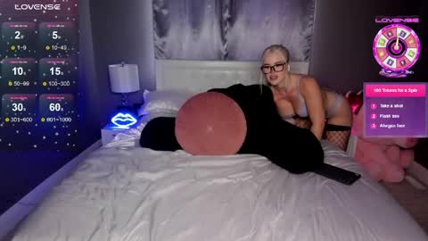 Snapshot of blondeprincess7 chatting on June 2, 8:22 pm Blondeprincess online show from June 2, 8:22 pm