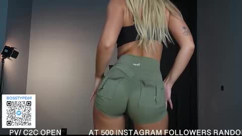 Snapshot of blondie_gin chatting on December 18, 2:17 am Blondie gin online show from December 18, 2:17 am