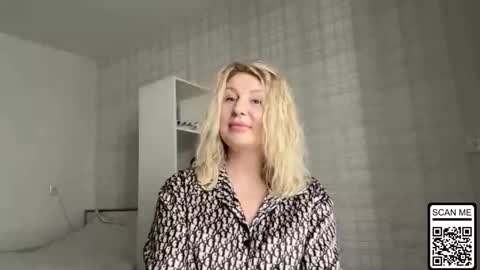 Snapshot of blondie_xoxoxo chatting on February 12, 9:26 am blondie_xoxoxo online show from February 12, 9:26 am
