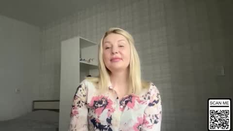 Snapshot of blondie_xoxoxo chatting on February 13, 1:29 pm blondie_xoxoxo online show from February 13, 1:29 pm