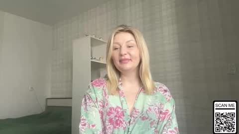 Snapshot of blondie_xoxoxo chatting on February 20, 10:16 am blondie_xoxoxo online show from February 20, 10:16 am