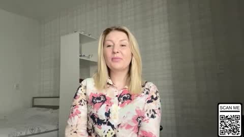 Snapshot of blondie_xoxoxo chatting on February 23, 7:39 am blondie_xoxoxo online show from February 23, 7:39 am