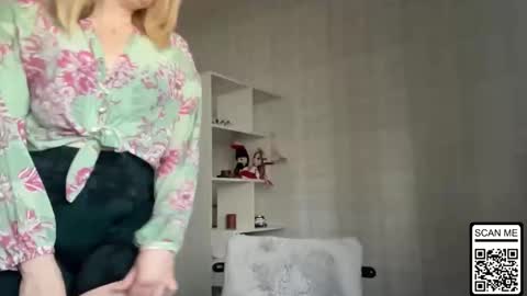 Snapshot of blondie_xoxoxo chatting on March 14, 9:15 am blondie_xoxoxo online show from March 14, 9:15 am